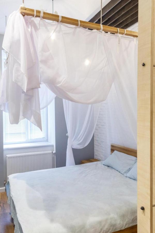 Romantic Apartments - Near Opera House 11/7 Lviv Bagian luar foto