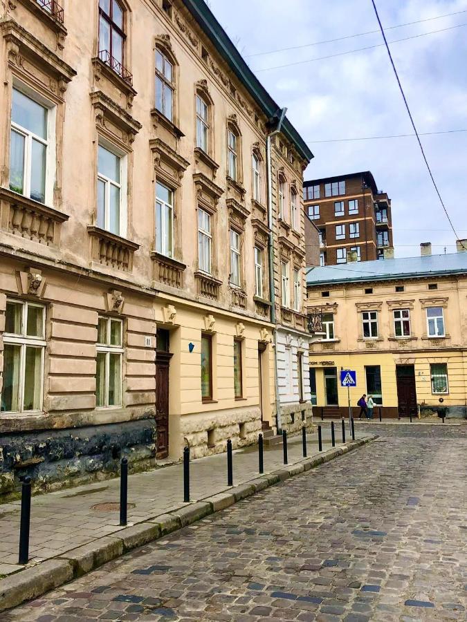 Romantic Apartments - Near Opera House 11/7 Lviv Bagian luar foto