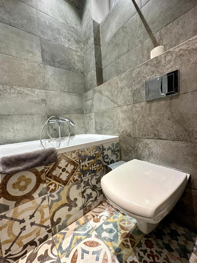 Romantic Apartments - Near Opera House 11/7 Lviv Bagian luar foto